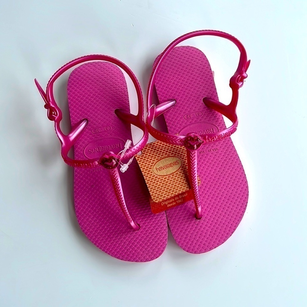 Havaianas Pink Lip Sandals! (NWT)